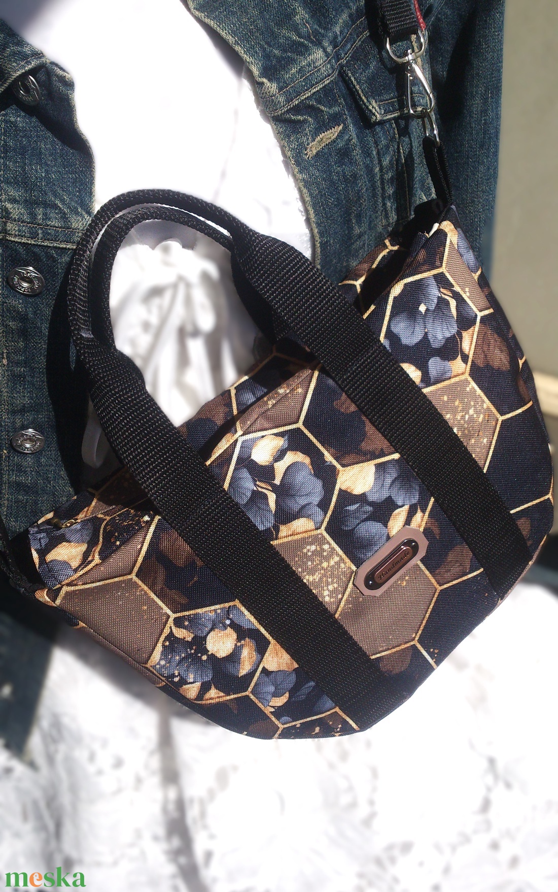 Capuccino -kék - Cross body - oldaltáska, testtáska  - vízálló - ajándék - Anyák napja - testtáska - táska & tok - kézitáska & válltáska - vállon átvethető táska - Meska.hu