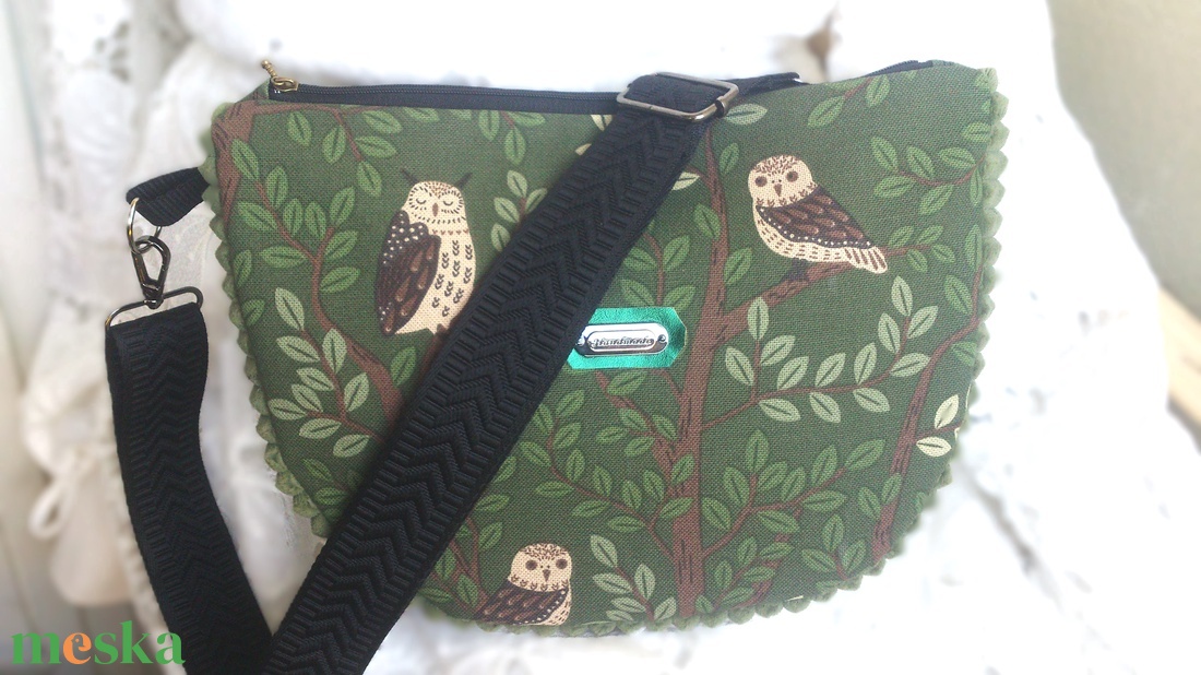 Zöld - baglyos Cross body - oldaltáska, testtáska  - vízálló - ajándék - Heva táska - Anyák napja - táska & tok - kézitáska & válltáska - vállon átvethető táska - Meska.hu