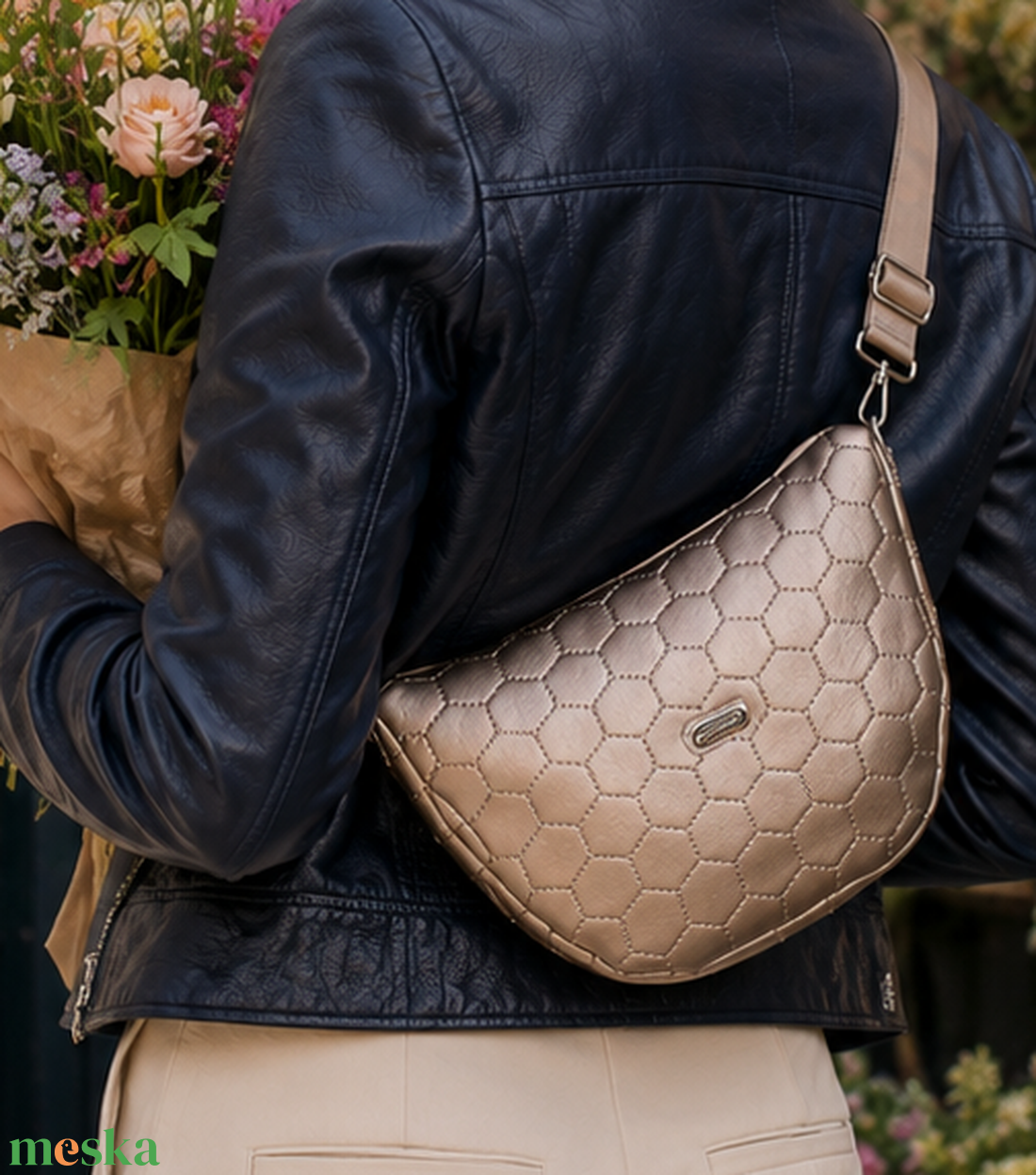 Cross body - bézs- gyöngyház- oldaltáska, testtáska - ajándék - Heva táska - születésnap - névnap - táska & tok - kézitáska & válltáska - vállon átvethető táska - Meska.hu