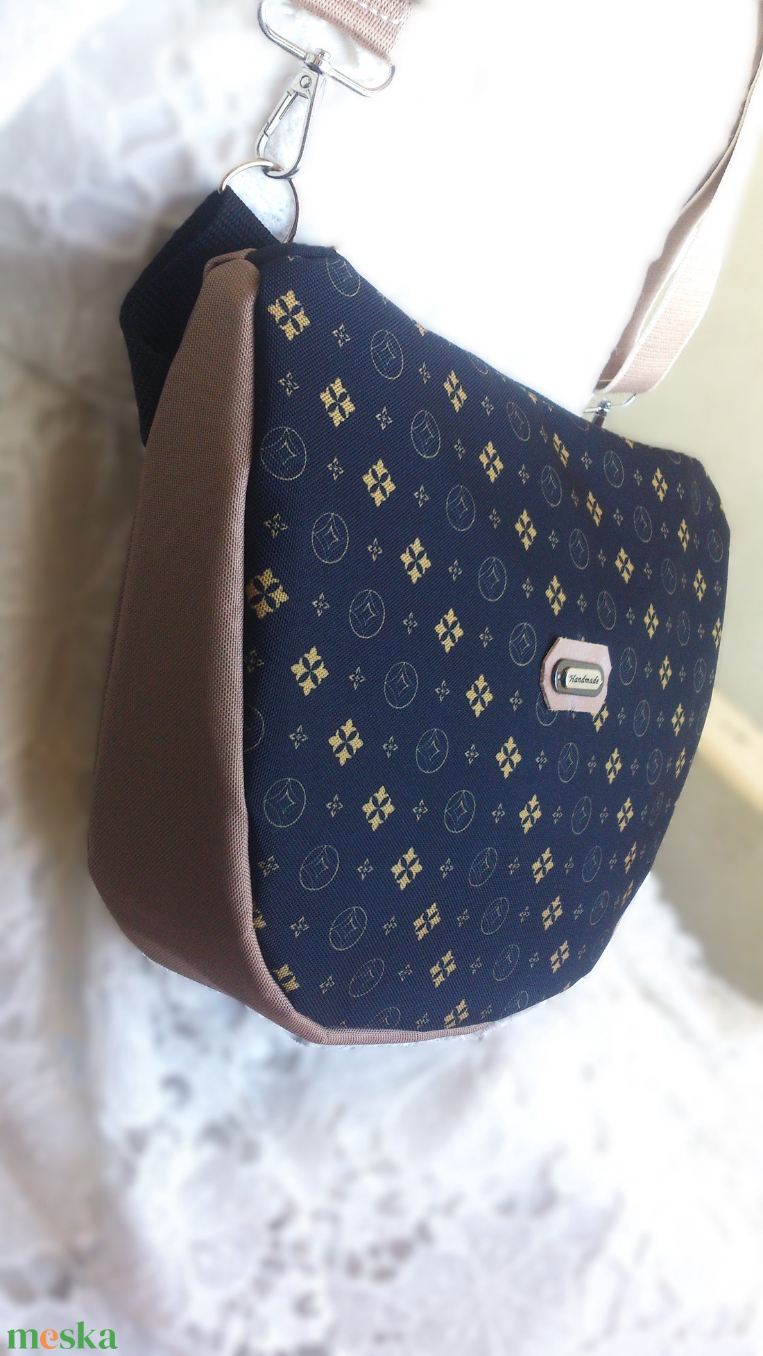 Elegáns Cross body - oldaltáska, testtáska  - vízálló - ajándék - Heva táska -  - táska & tok - kézitáska & válltáska - vállon átvethető táska - Meska.hu