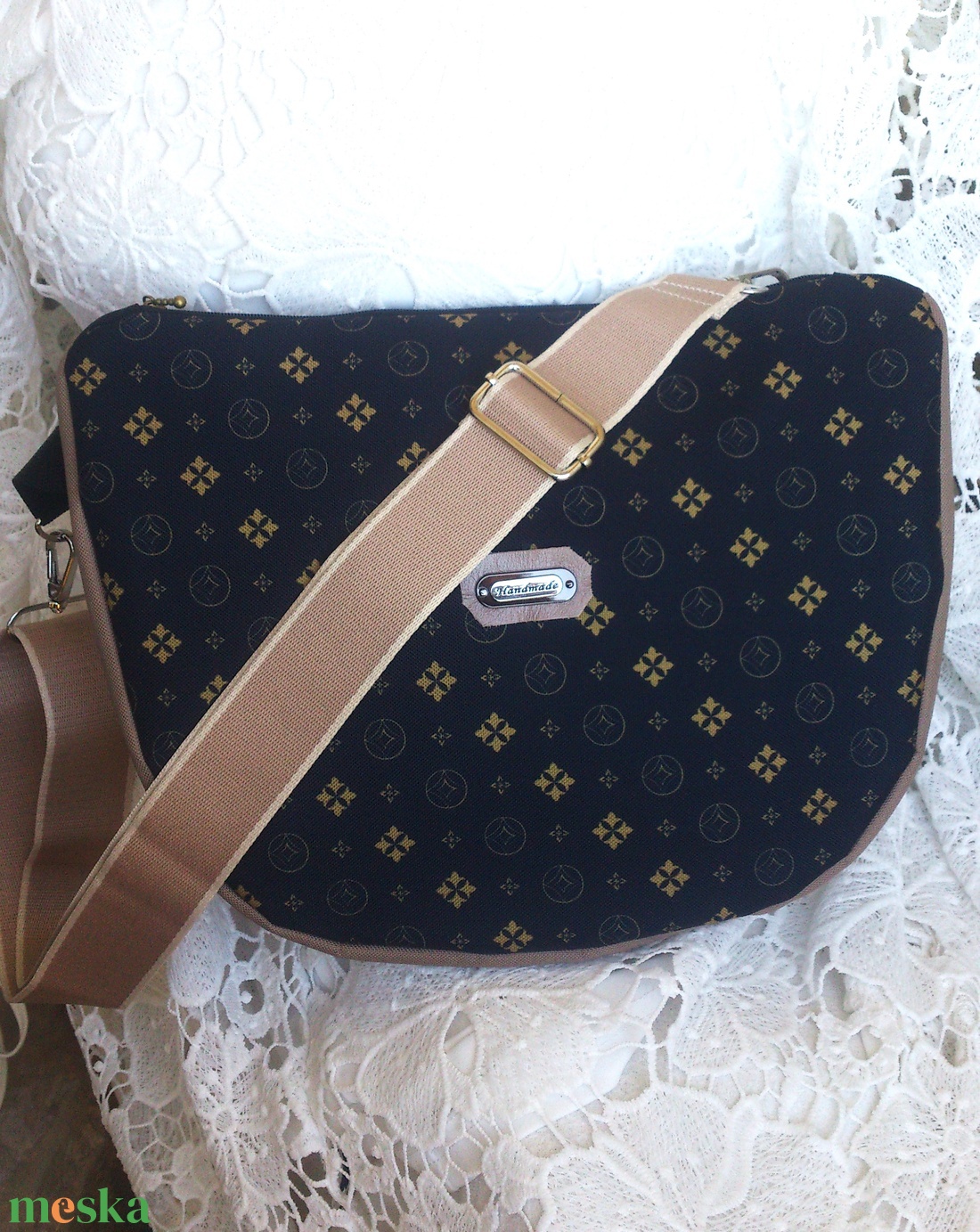 Elegáns Cross body - oldaltáska, testtáska  - vízálló - ajándék - Heva táska -  - táska & tok - kézitáska & válltáska - vállon átvethető táska - Meska.hu