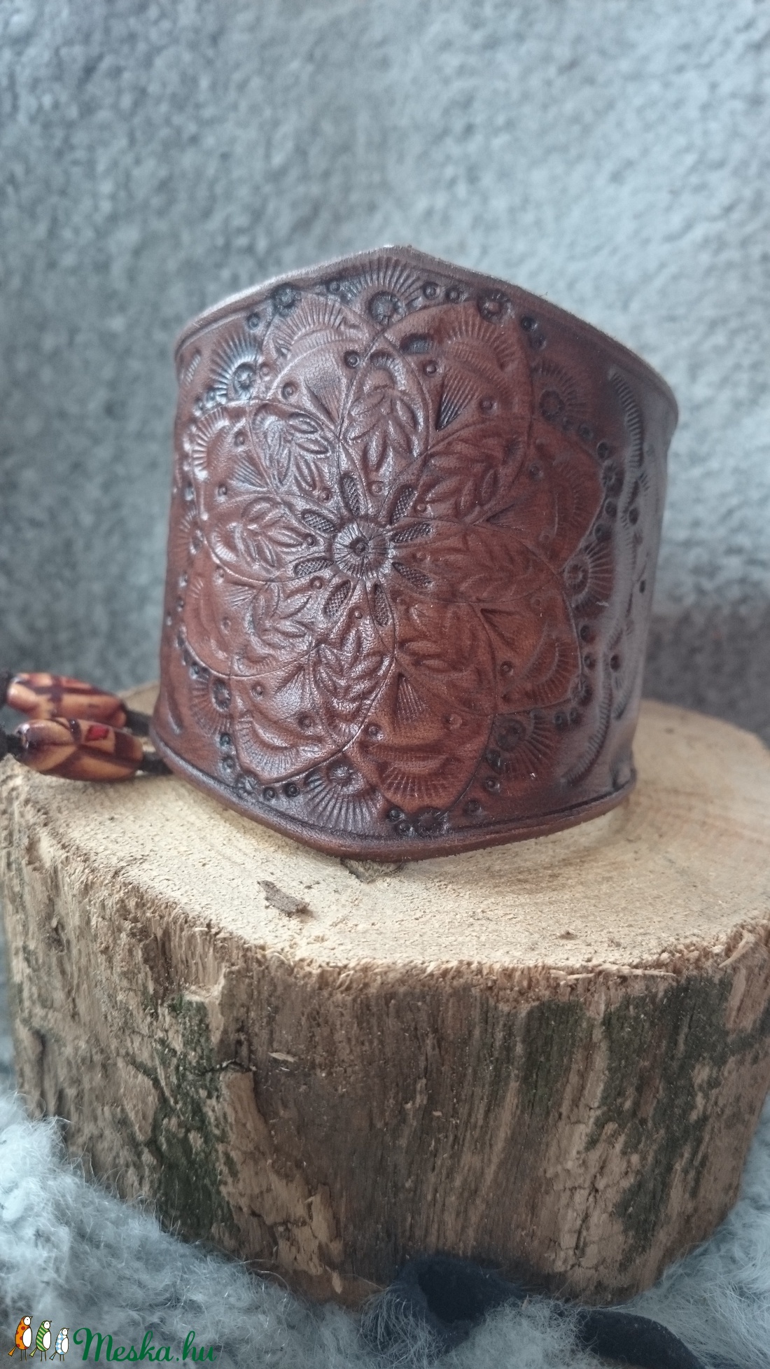 Diószínű mandalás bőr karkötő  - ékszer - karkötő - széles karkötő - Meska.hu