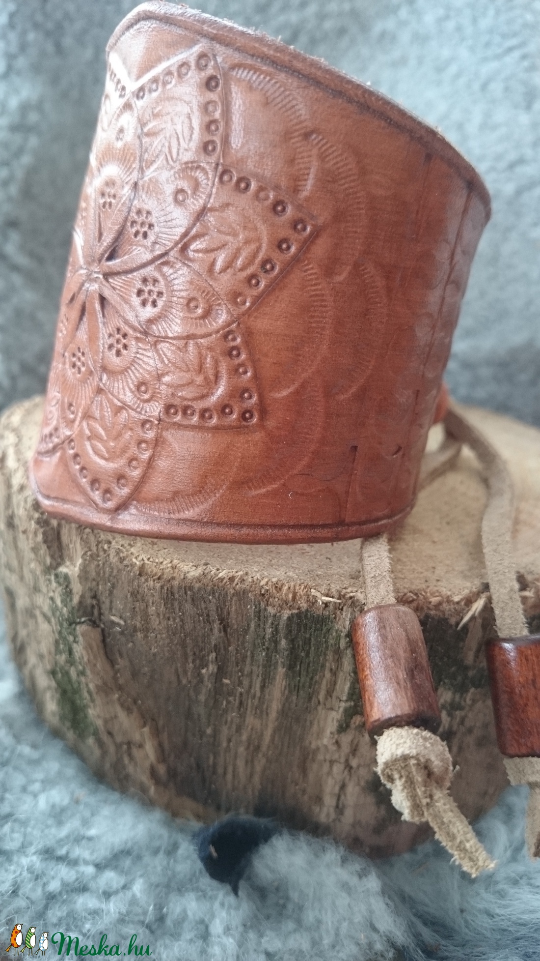 Mandalás cseresznyeszínű bőr karkötő - ékszer - karkötő - széles karkötő - Meska.hu