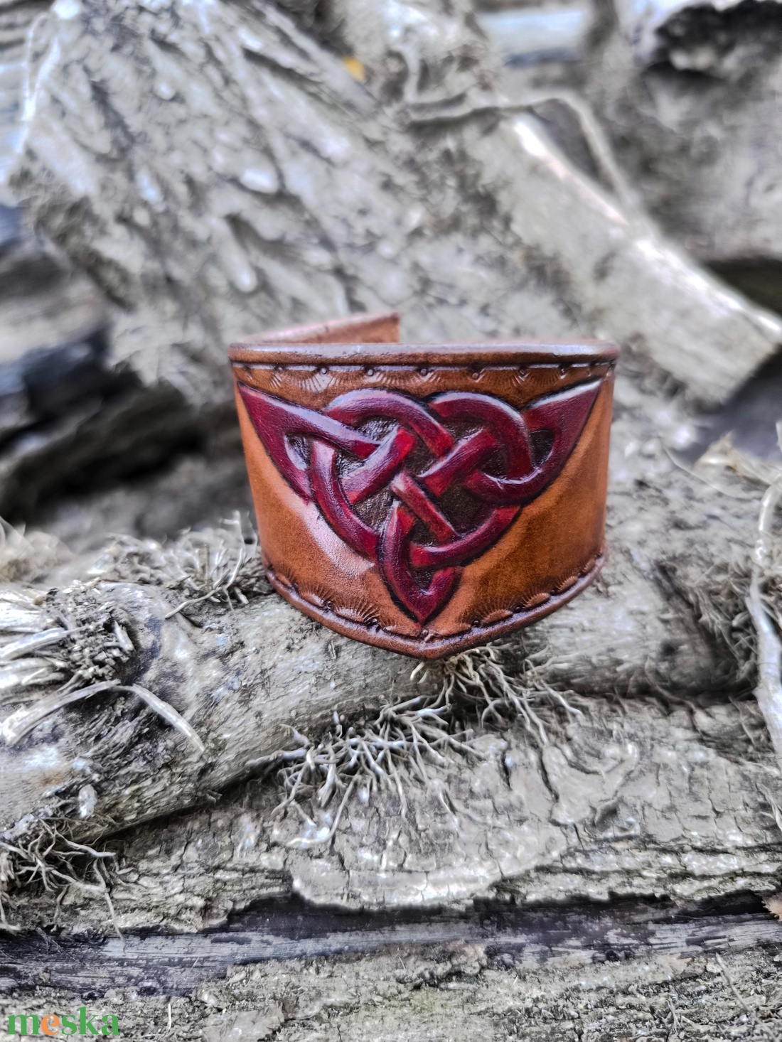 Bőr karkötő  - ékszer - karkötő - széles karkötő - Meska.hu