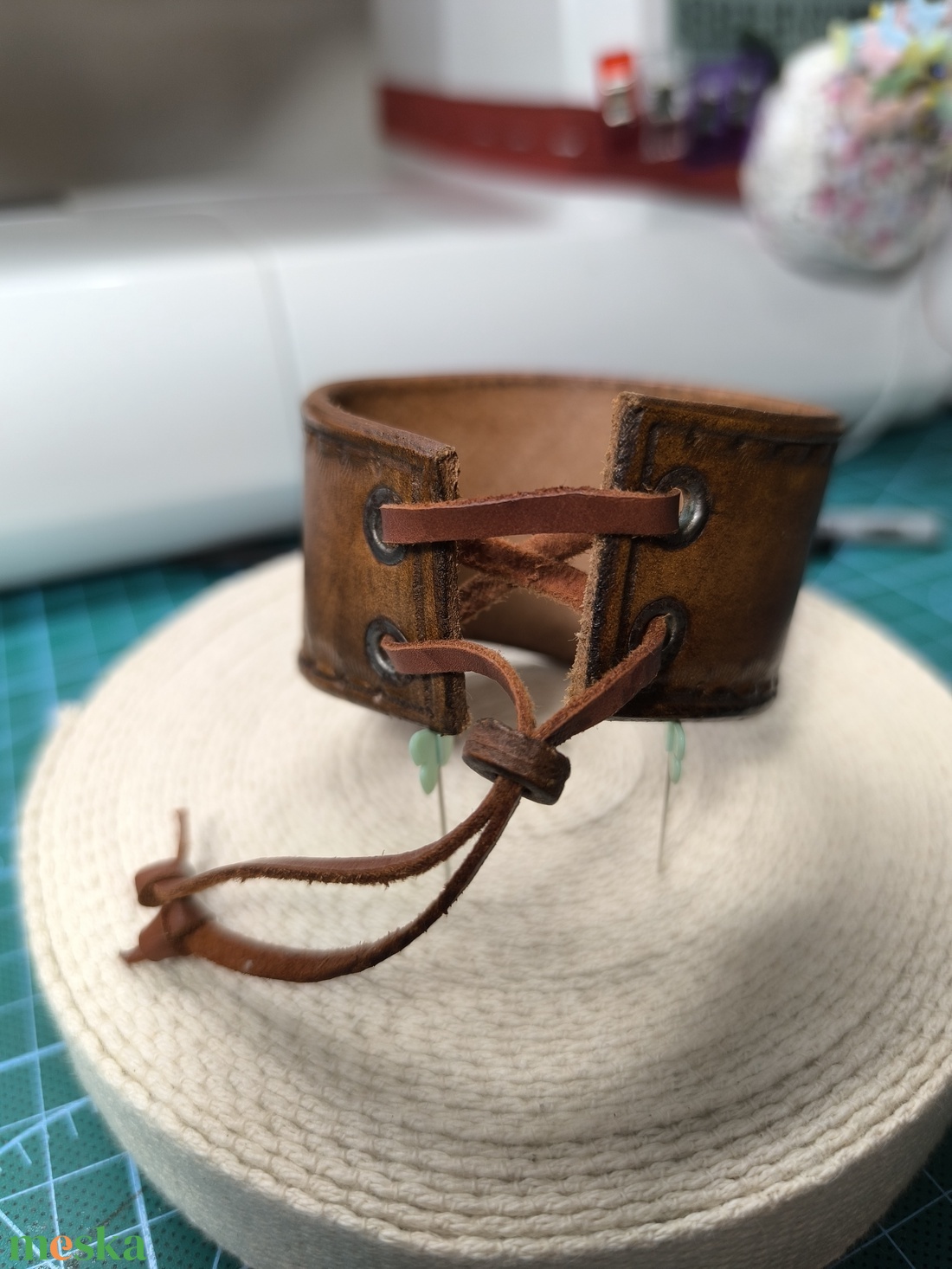 Bőr karkötő  - ékszer - karkötő - széles karkötő - Meska.hu