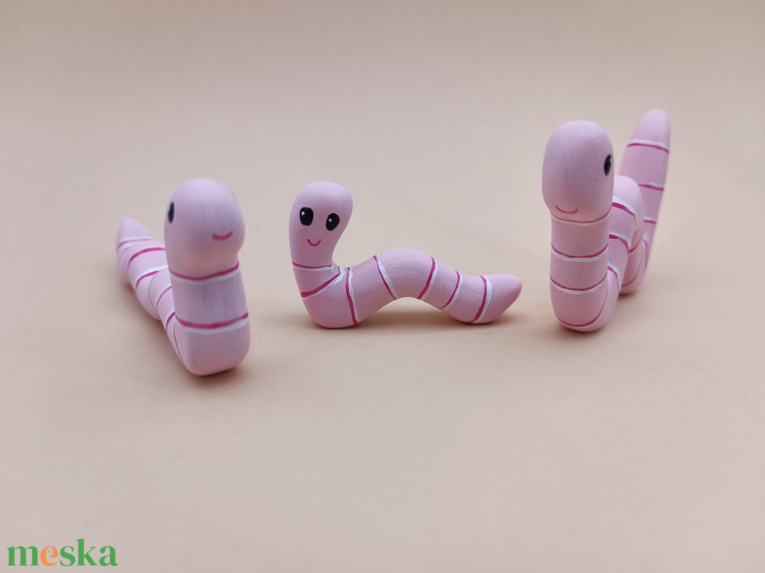Fából készült giliszta figura - játék & sport - plüssállat & játékfigura - más figura - Meska.hu Fából készült giliszta figura - játék & sport - plüssállat & játékfigura - más figura - Meska.hu