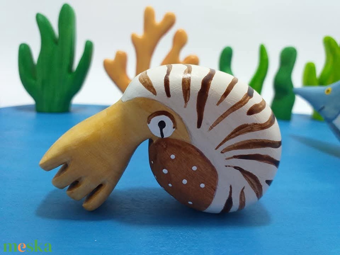 Fából készült nautilus csiga fajáték figura - játék & sport - plüssállat & játékfigura - más figura - Meska.hu Fából készült nautilus csiga fajáték figura - játék & sport - plüssállat & játékfigura - más figura - Meska.hu