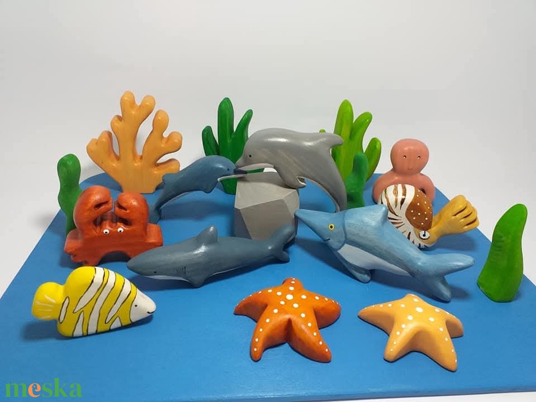 Fából készült kis delfin figura - játék & sport - plüssállat & játékfigura - más figura - Meska.hu Fából készült kis delfin figura - játék & sport - plüssállat & játékfigura - más figura - Meska.hu