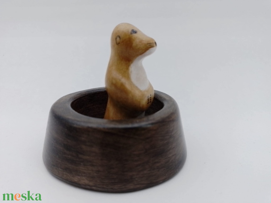 Fából készült szurikáta figura - játék & sport - plüssállat & játékfigura - más figura - Meska.hu Fából készült szurikáta figura - játék & sport - plüssállat & játékfigura - más figura - Meska.hu