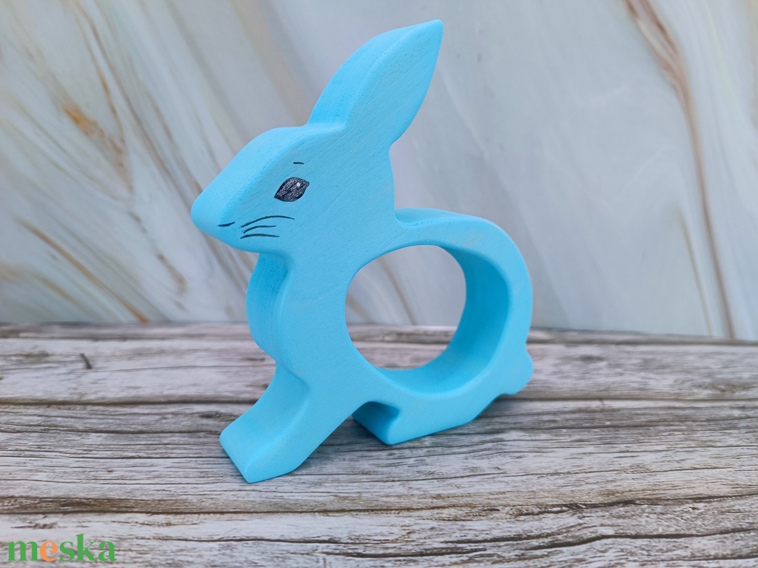 Kézzel festett nyuszis kindertojás tartó hársfából - ünnepi díszek, dekorációk - húsvéti díszek és dekorációk - húsvéti tojástartó - Meska.hu