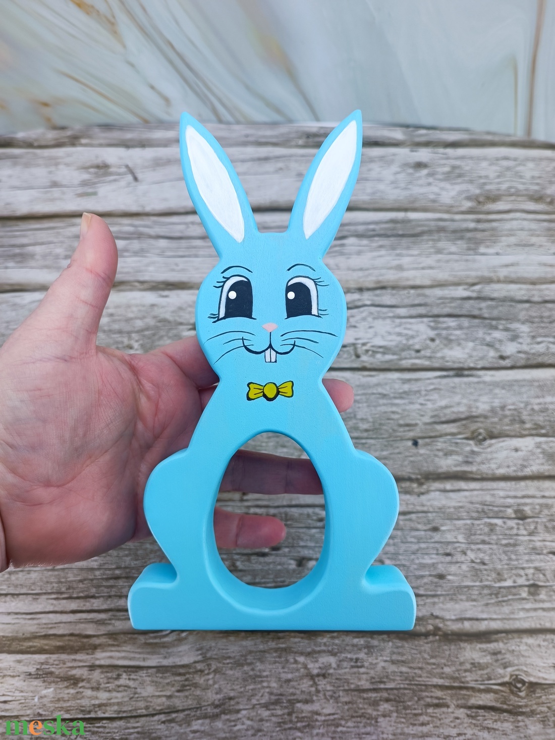 Kézzel festett nyuszis kindertojás tartó hársfából - ünnepi díszek, dekorációk - húsvéti díszek és dekorációk - húsvéti tojástartó - Meska.hu