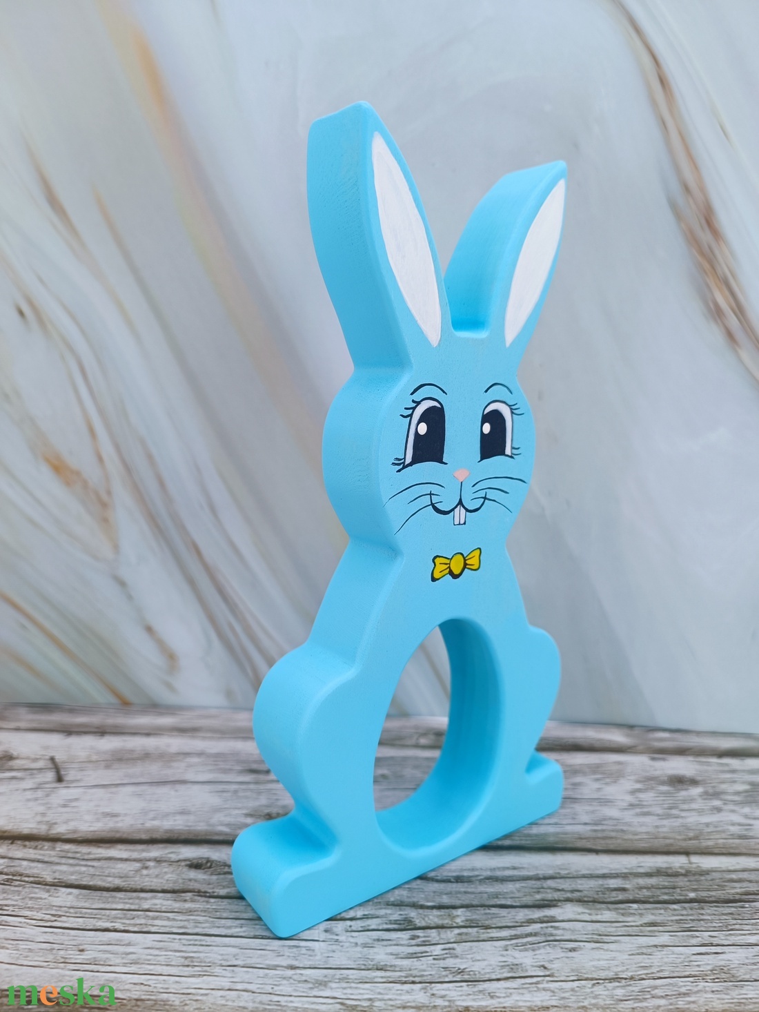 Kézzel festett nyuszis kindertojás tartó hársfából - ünnepi díszek, dekorációk - húsvéti díszek és dekorációk - húsvéti tojástartó - Meska.hu