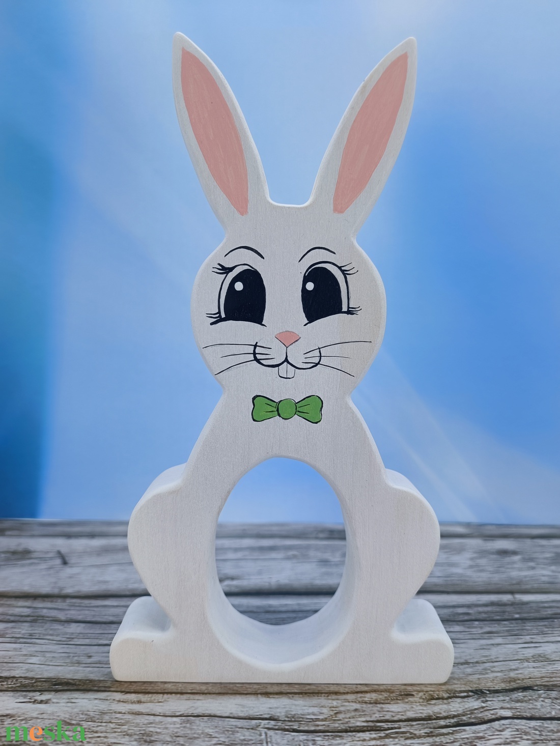 Kézzel festett nyuszis kindertojás tartó hársfából - ünnepi díszek, dekorációk - húsvéti díszek és dekorációk - húsvéti tojástartó - Meska.hu