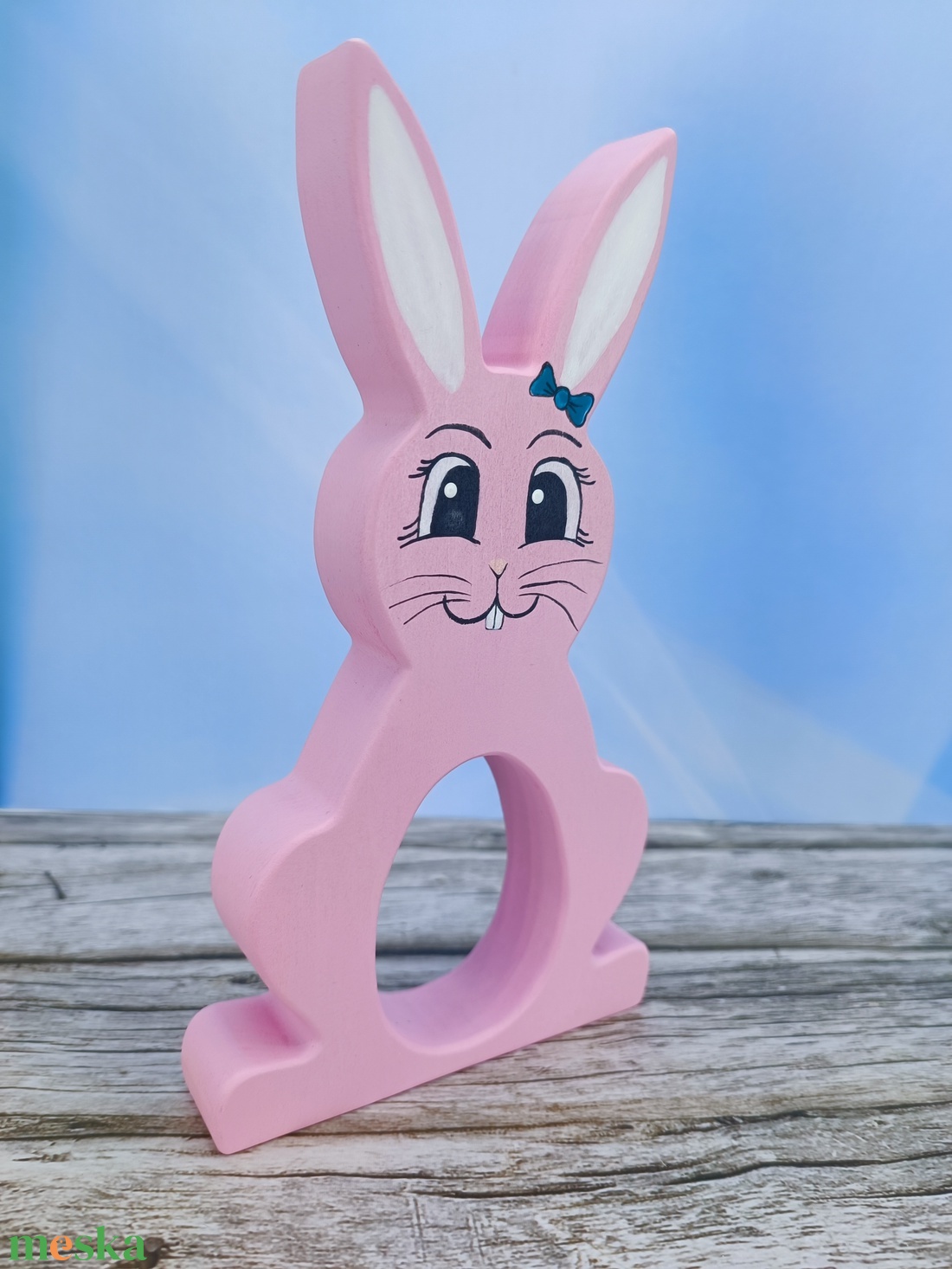 Kézzel festett nyuszis kindertojás tartó hársfából - ünnepi díszek, dekorációk - húsvéti díszek és dekorációk - húsvéti tojástartó - Meska.hu