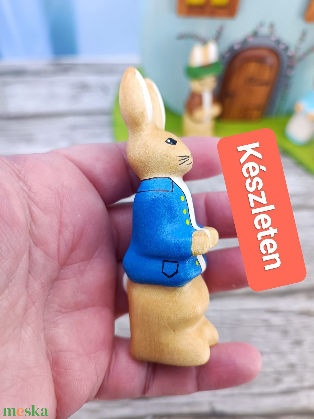 Nyúl Péter nyuszifiú fából faragott játék figura - ünnepi díszek, dekorációk - húsvéti díszek és dekorációk - húsvéti asztaldíszek - Meska.hu