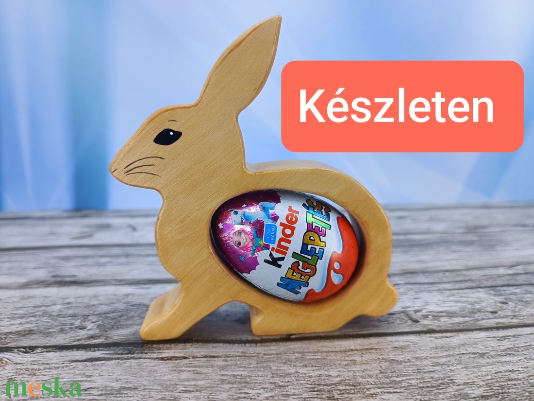 Kézzel festett nyuszis kindertojás tartó hársfából - ünnepi díszek, dekorációk - húsvéti díszek és dekorációk - húsvéti tojástartó - Meska.hu