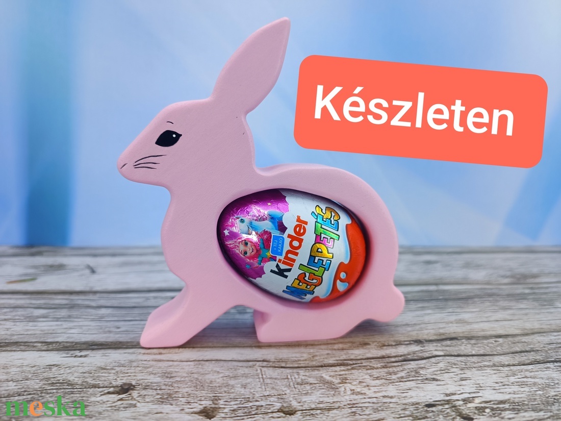 Kézzel festett nyuszis kindertojás tartó hársfából - ünnepi díszek, dekorációk - húsvéti díszek és dekorációk - húsvéti tojástartó - Meska.hu