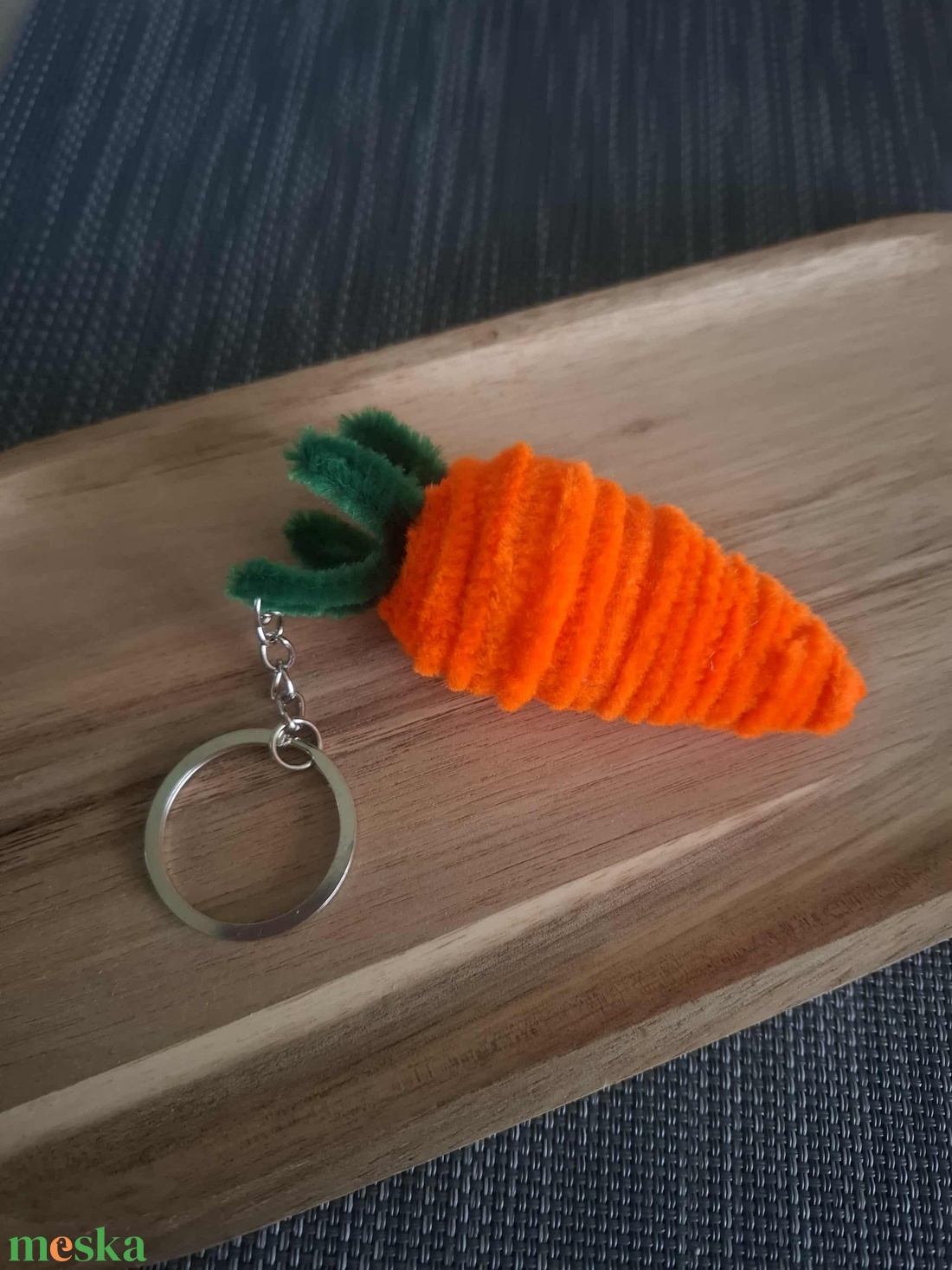 Répa kulcstartó és táskadísz - kézzel sodort, aranyos kézműves ajándék - táska & tok - kulcstartó & táskadísz - táskadísz - Meska.hu Répa kulcstartó és táskadísz - kézzel sodort, aranyos kézműves ajándék - táska & tok - kulcstartó & táskadísz - táskadísz - Meska.hu