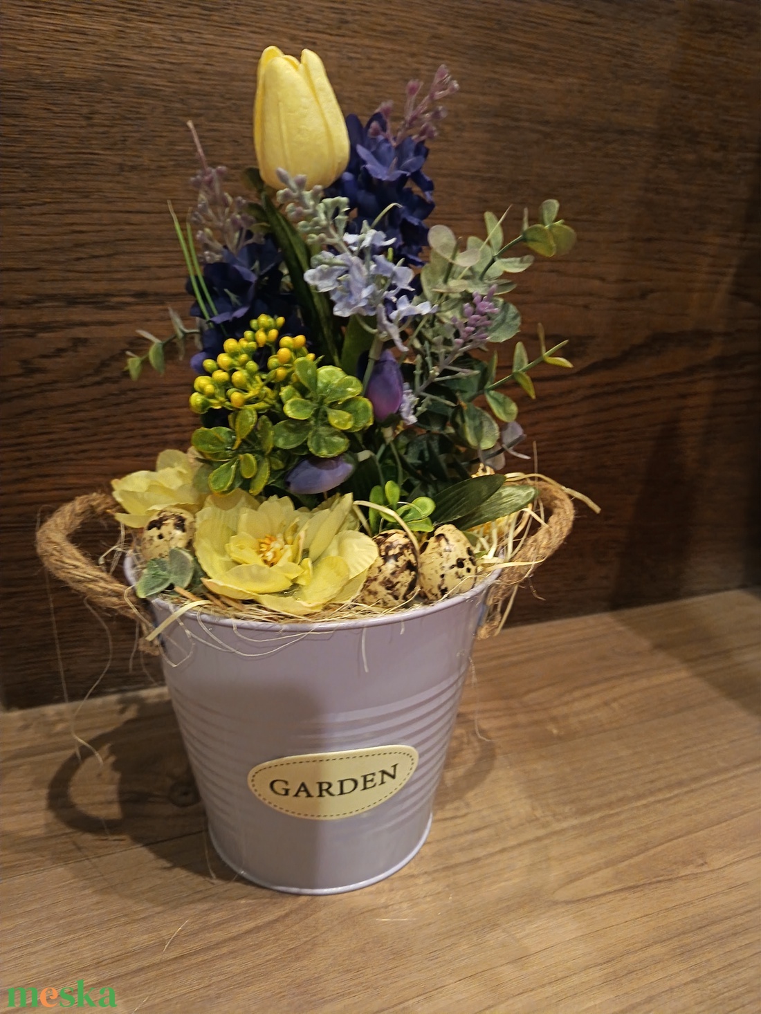 Lila-vanília húsvéti asztali dísz bádogvödörben - otthon & életmód - dekoráció - asztal és polc dekoráció - asztaldísz - Meska.hu