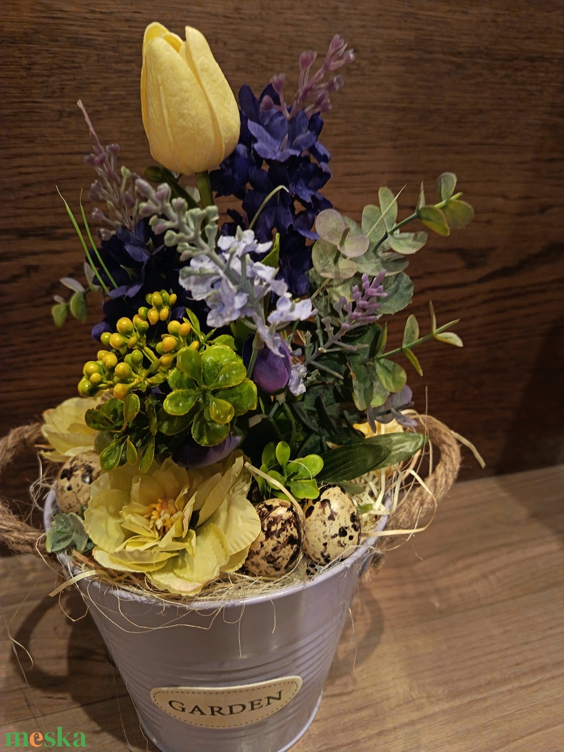 Lila-vanília húsvéti asztali dísz bádogvödörben - otthon & életmód - dekoráció - asztal és polc dekoráció - asztaldísz - Meska.hu