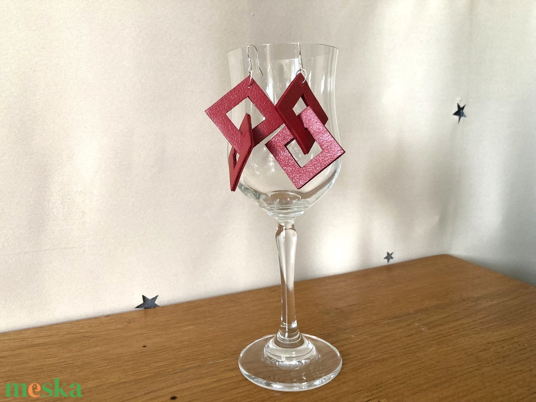 Fülbevaló bőrből, Tetra, piros - ékszer - fülbevaló - lógó fülbevaló - Meska.hu Fülbevaló bőrből, Tetra, piros - ékszer - fülbevaló - lógó fülbevaló - Meska.hu