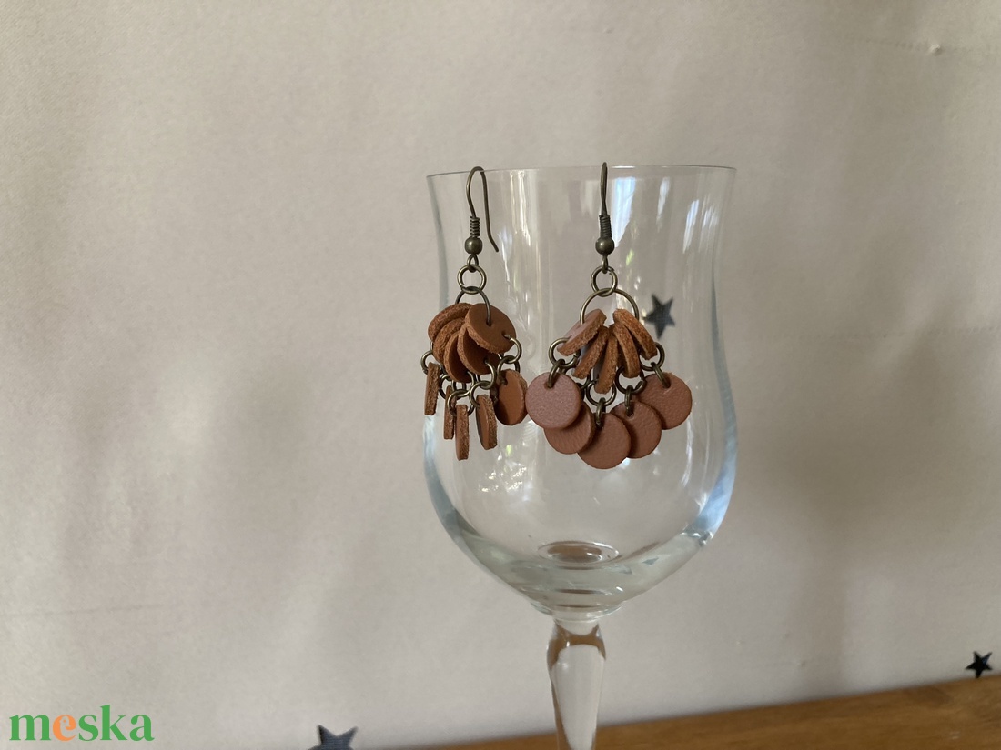 Fülbevaló bőrből, pearl - ékszer - fülbevaló - lógó fülbevaló - Meska.hu Fülbevaló bőrből, pearl - ékszer - fülbevaló - lógó fülbevaló - Meska.hu