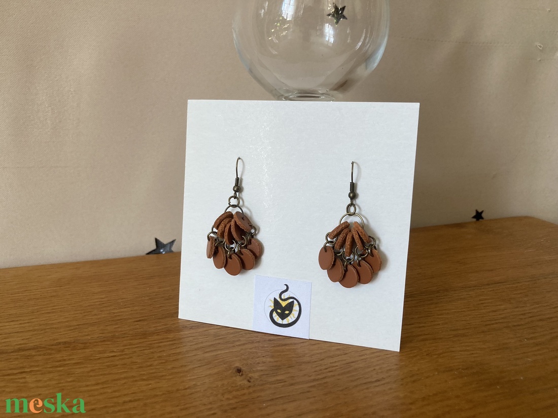 Fülbevaló bőrből, pearl - ékszer - fülbevaló - lógó fülbevaló - Meska.hu Fülbevaló bőrből, pearl - ékszer - fülbevaló - lógó fülbevaló - Meska.hu