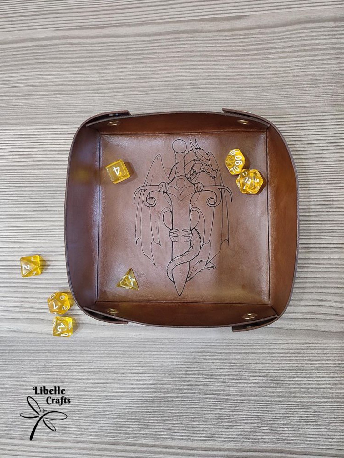 Sárkány mintás kockadobó tálca - 4 - játék & sport - szerepjáték - Meska.hu