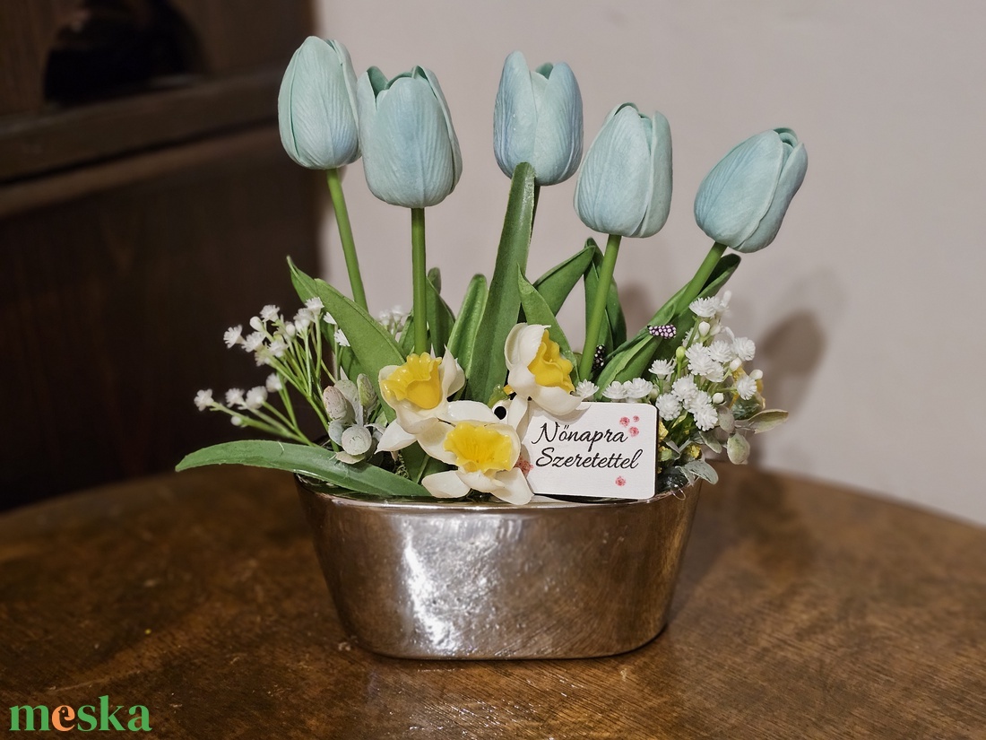 Nőnapra tulipános asztaldísz  - otthon & életmód - virágdekoráció - virágdíszek - virágdísz kaspóban - Meska.hu