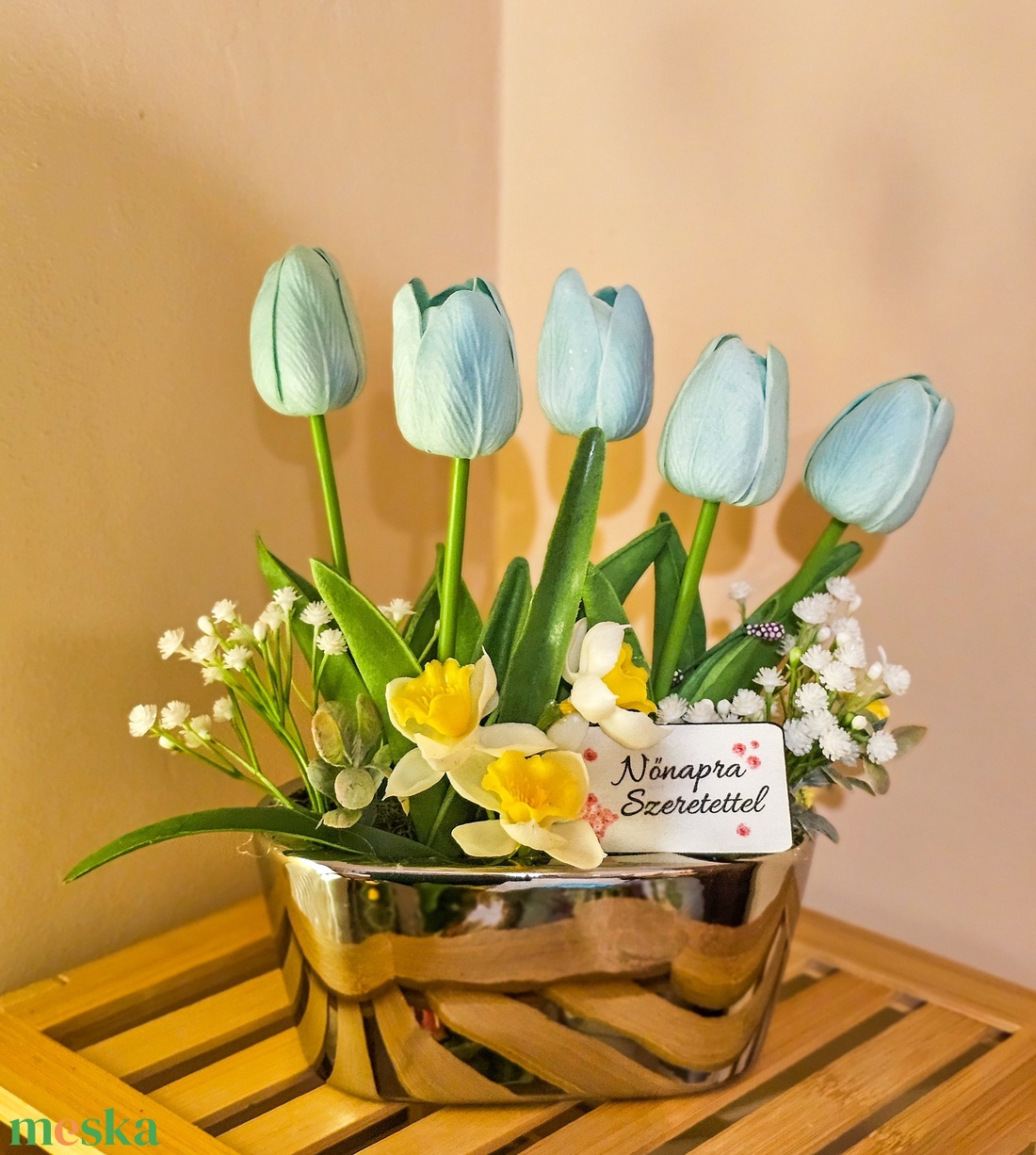 Nőnapra tulipános asztaldísz  - otthon & életmód - virágdekoráció - virágdíszek - virágdísz kaspóban - Meska.hu