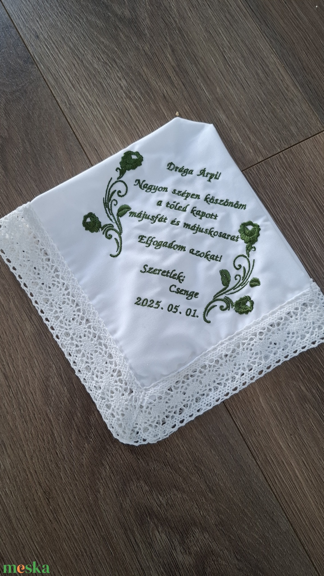Keszkenő két hímzéssel  -  - Meska.hu