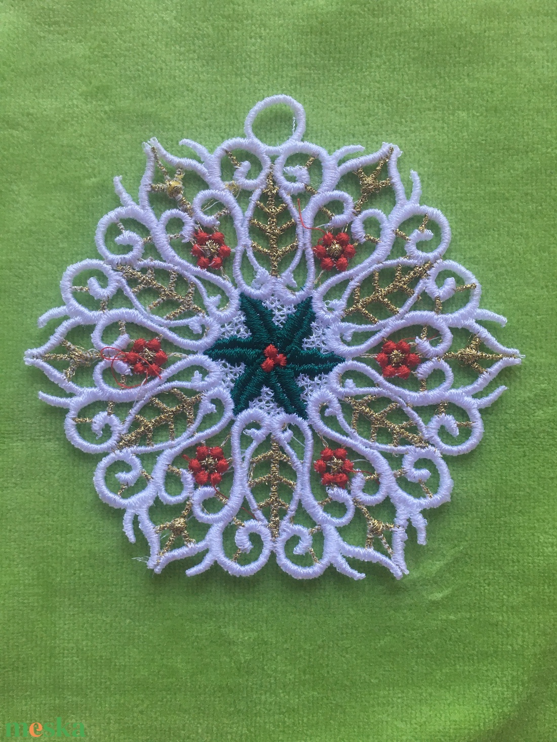 Színes csipke fenyőfadíszek / hópehely - karácsony - karácsonyi lakásdekoráció - karácsonyfadíszek - Meska.hu