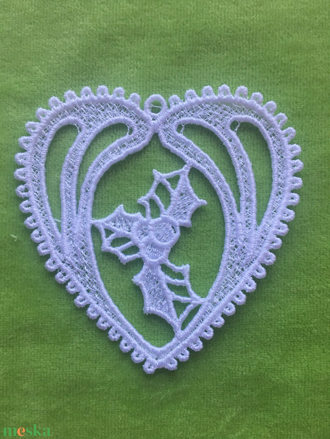 Hímzett karácsonyidíszek / fehér szív - karácsony - karácsonyi lakásdekoráció - karácsonyfadíszek - Meska.hu