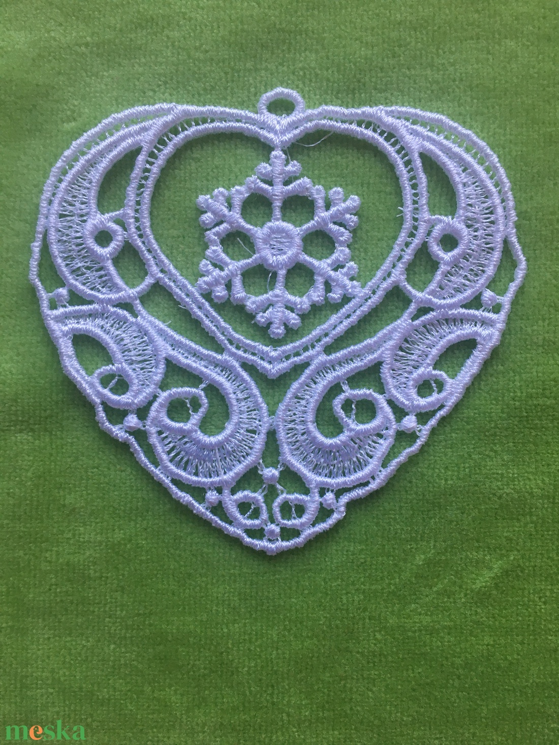 Hímzett karácsonyidíszek / fehér szív - karácsony - karácsonyi lakásdekoráció - karácsonyfadíszek - Meska.hu