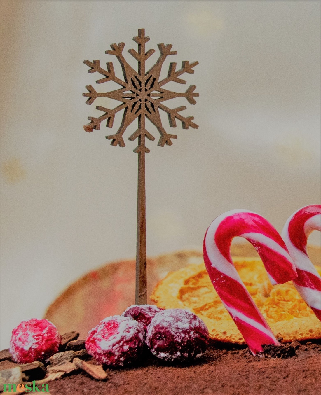 Tortabeszúró, karácsony, hópehely, 3 cm átmérőjű, lézervágott, 4 mm vastag nyírfából, festhető - otthon & lakás - konyhafelszerelés, tálalás - sütés, főzés - sütidísz - Meska.hu