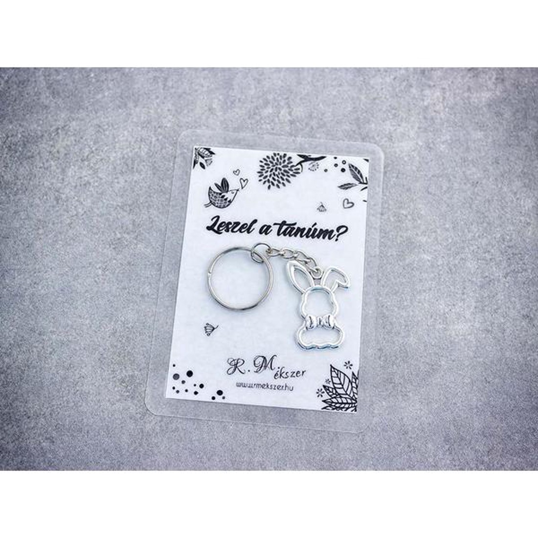 Leszel a tanúm stílusos nyuszi medálos kulcstartó - esküvő - meghívó & kártya - tanú felkérő - Meska.hu