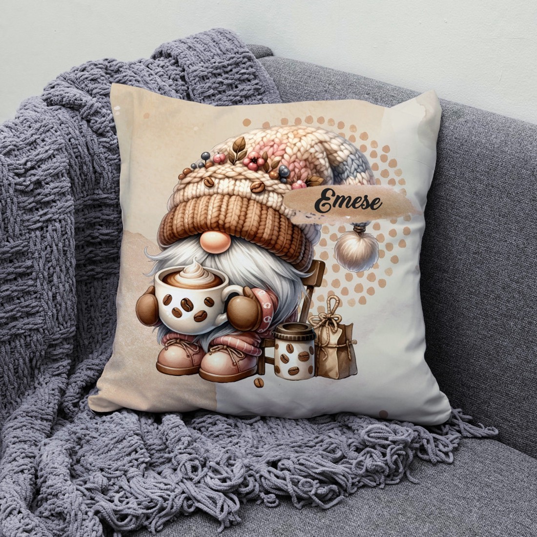 Névvel kérhető - Cappucino kávés manó mintás párna - otthon & életmód - lakástextil - párna & párnahuzat - díszpárna (belsővel együtt) - Meska.hu