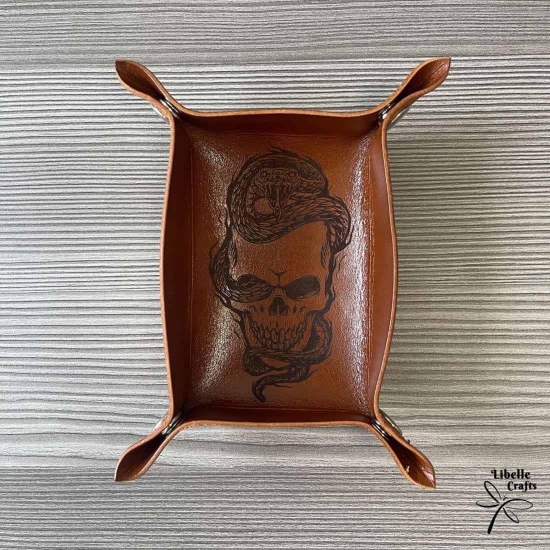 Koponya kígyóval kockadobó tálca - játék & sport - szerepjáték - Meska.hu