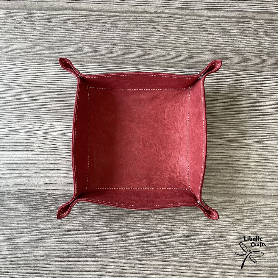 Színes bőr tálca - gyűrt piros -  - Meska.hu