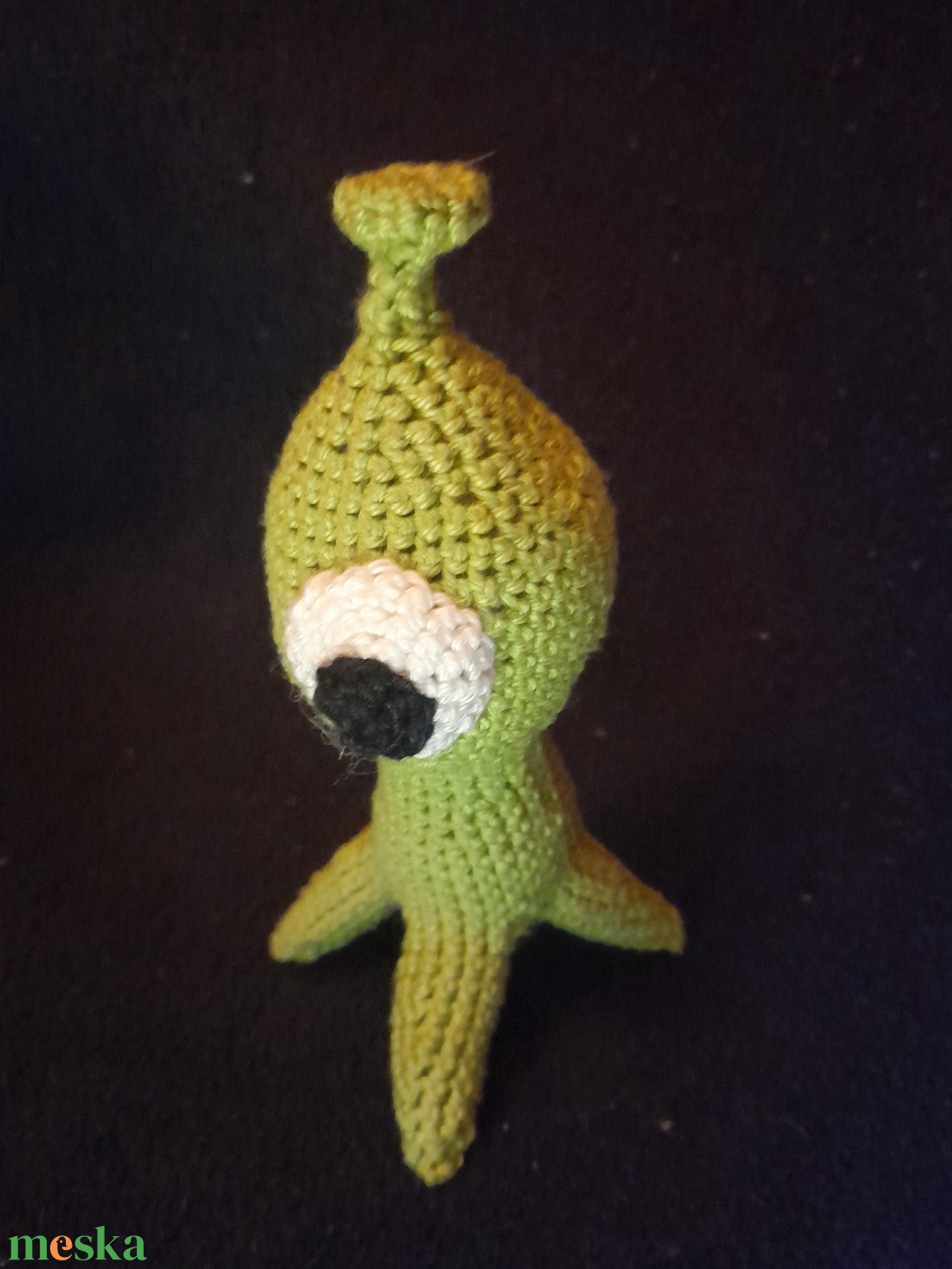 Horgolt háromlábú űrlény - játék & sport - plüssállat & játékfigura - szörnyike - Meska.hu