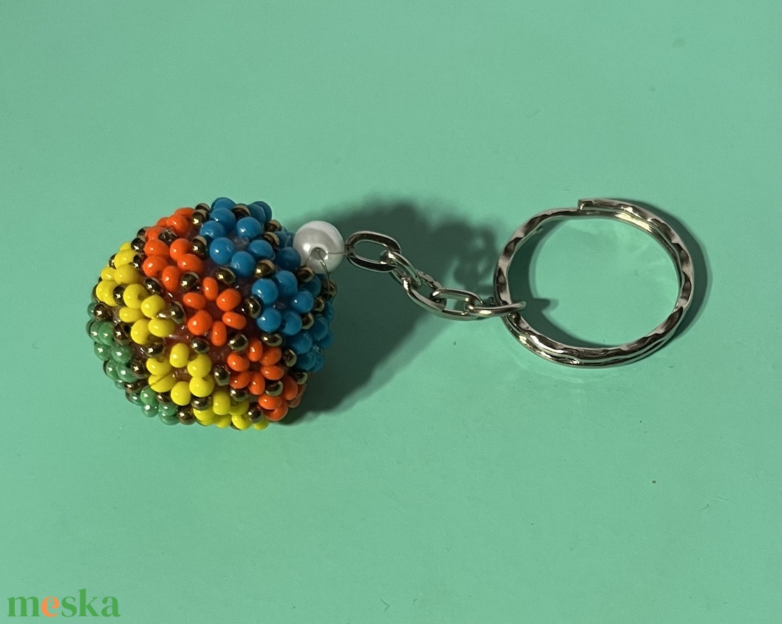 Gyöngygömb kulcstartó - táska & tok - kulcstartó & táskadísz - kulcstartó - Meska.hu Gyöngygömb kulcstartó - táska & tok - kulcstartó & táskadísz - kulcstartó - Meska.hu