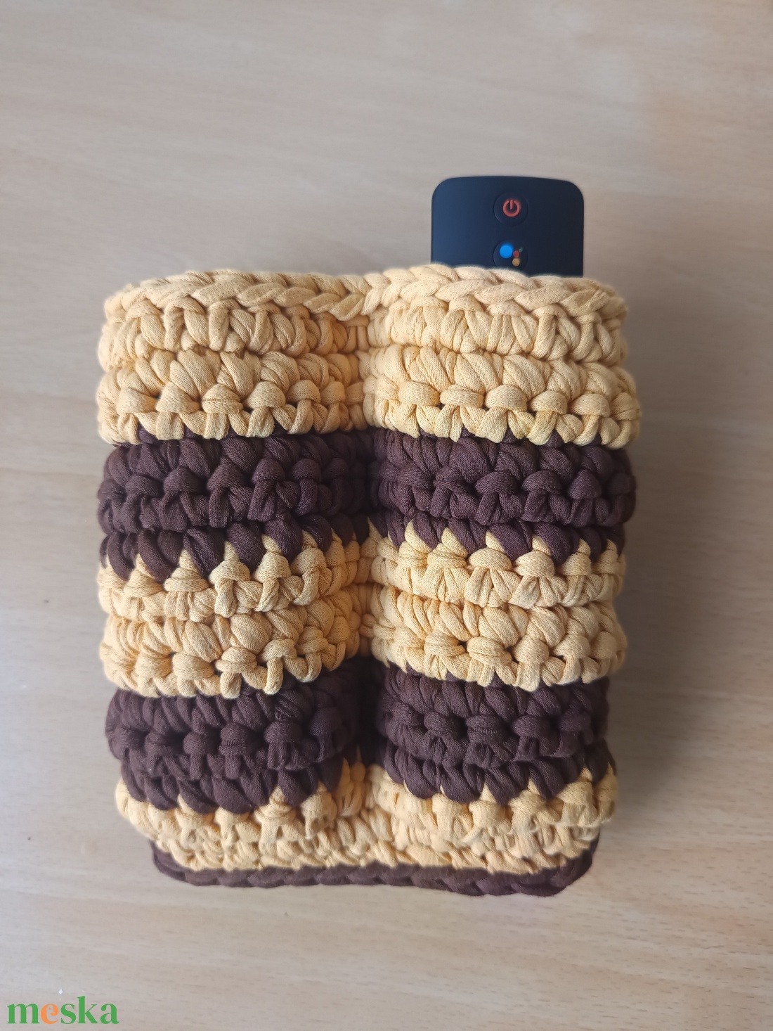 Horgolt távirányító tartó karfára - otthon & életmód - tárolás & rendszerezés - kontroller tartók - Meska.hu