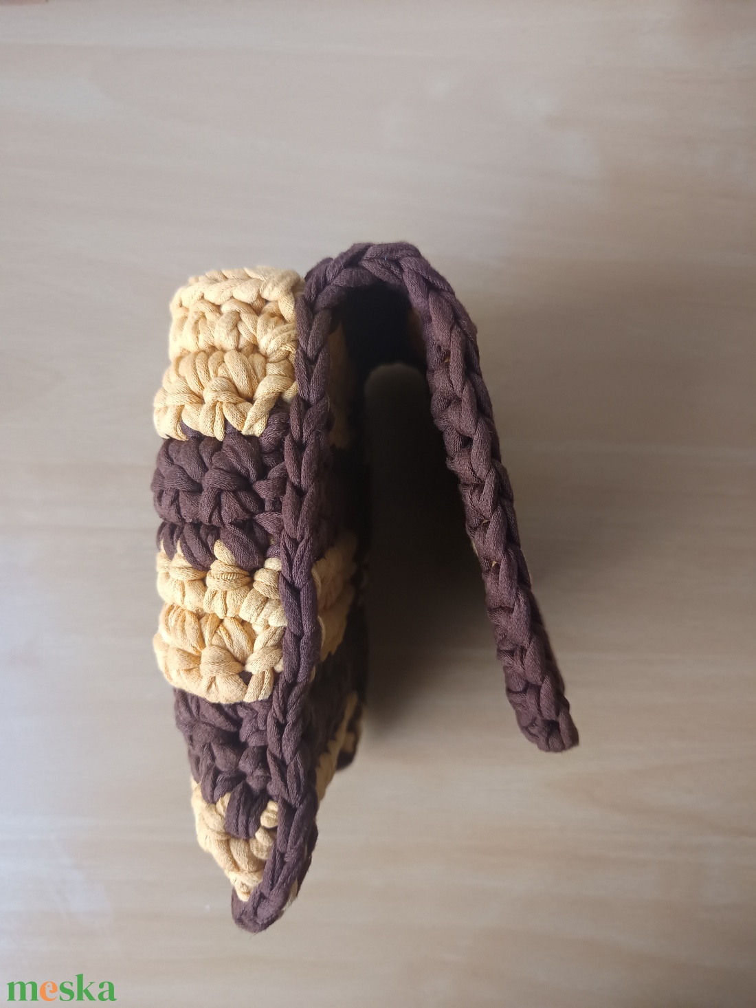 Horgolt távirányító tartó karfára - otthon & életmód - tárolás & rendszerezés - kontroller tartók - Meska.hu