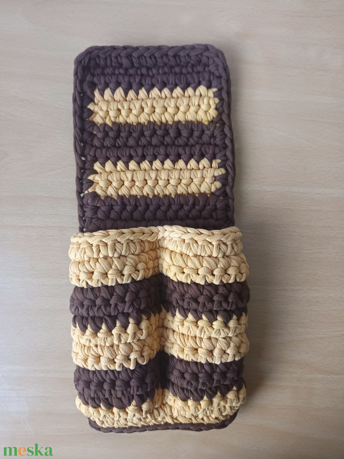 Horgolt távirányító tartó karfára - otthon & életmód - tárolás & rendszerezés - kontroller tartók - Meska.hu