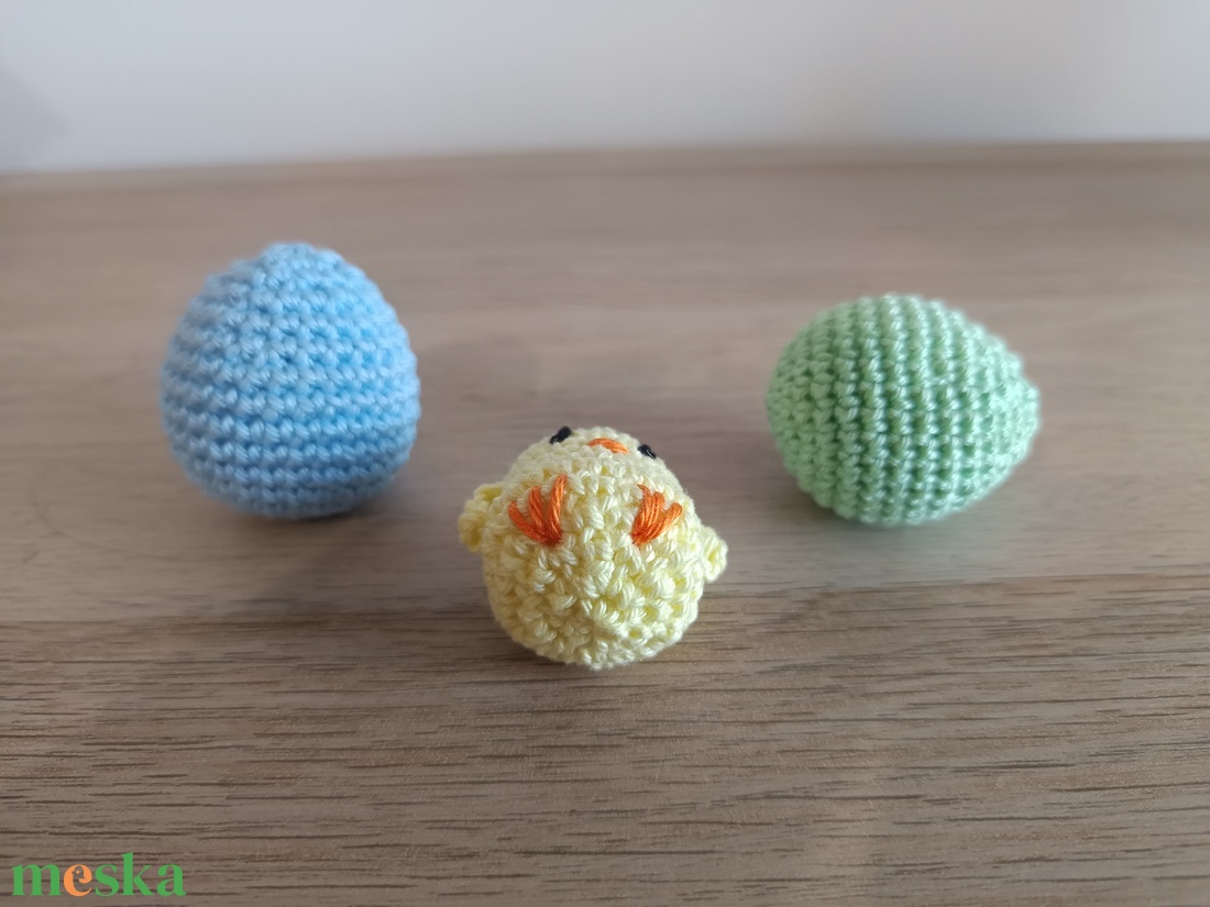 Horgolt húsvéti tojás és csibe szett - ünnepi díszek, dekorációk - húsvéti díszek és dekorációk - húsvéti tojás, hímestojás - Meska.hu