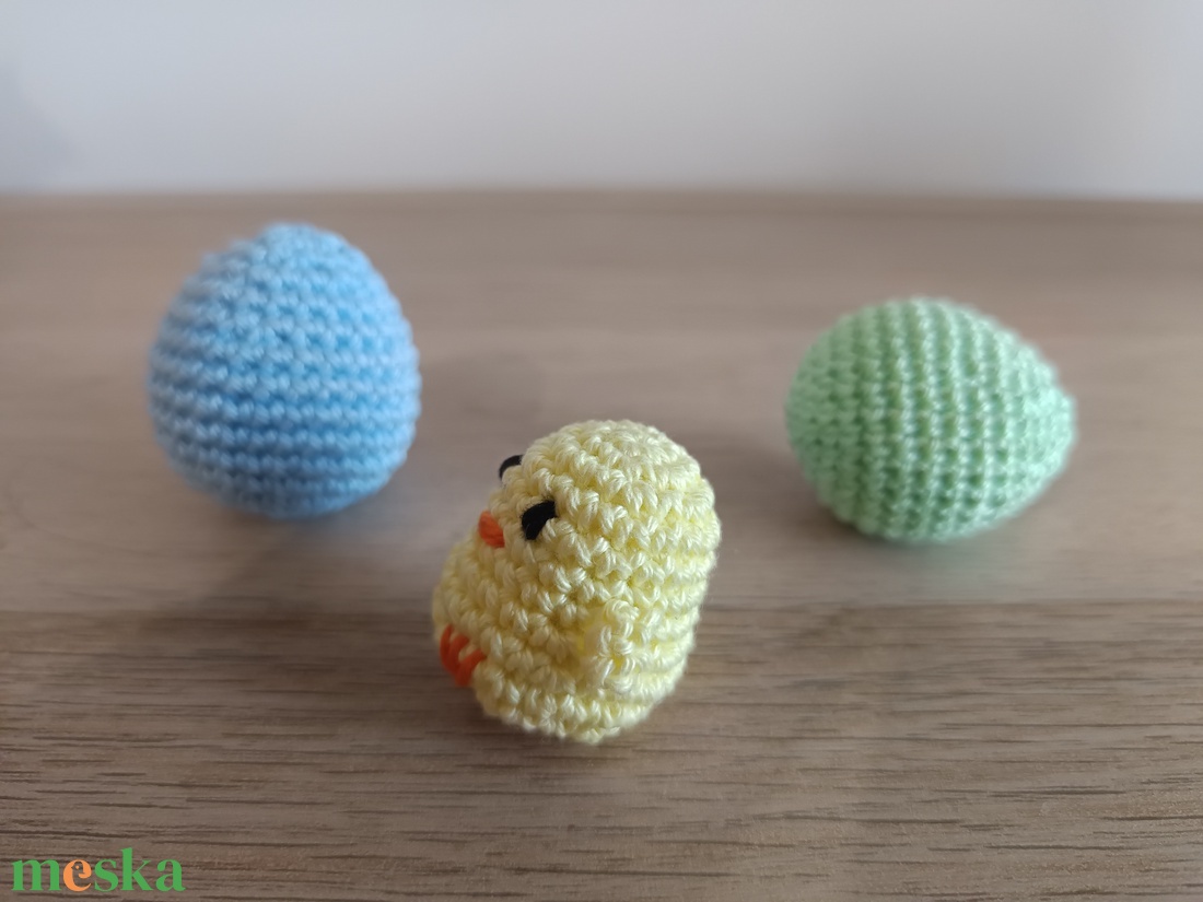 Horgolt húsvéti tojás és csibe szett - ünnepi díszek, dekorációk - húsvéti díszek és dekorációk - húsvéti tojás, hímestojás - Meska.hu