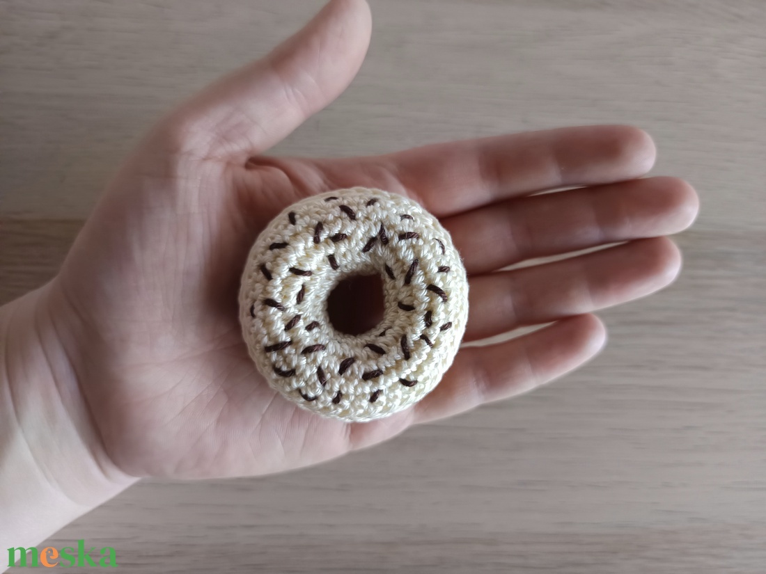 Horgolt fánk (amigurumi játék) - játék & sport - gyerekkonyha - játék ételek - Meska.hu