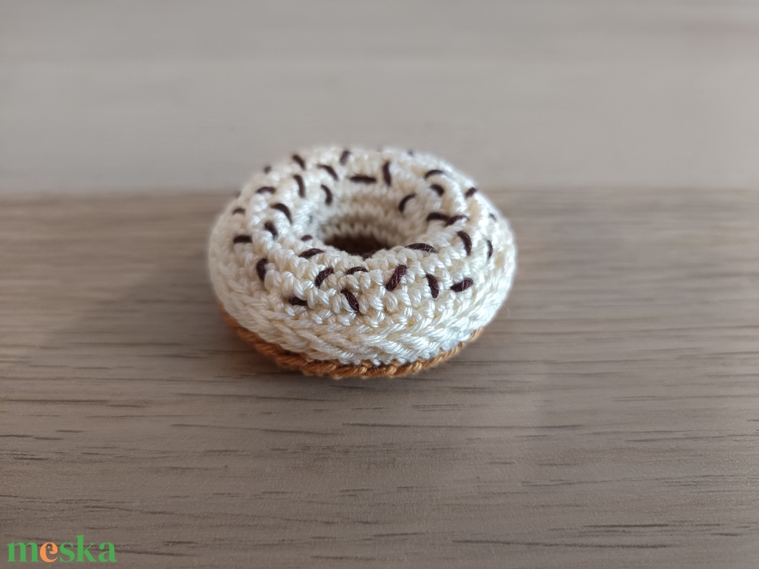 Horgolt fánk (amigurumi játék) - játék & sport - gyerekkonyha - játék ételek - Meska.hu