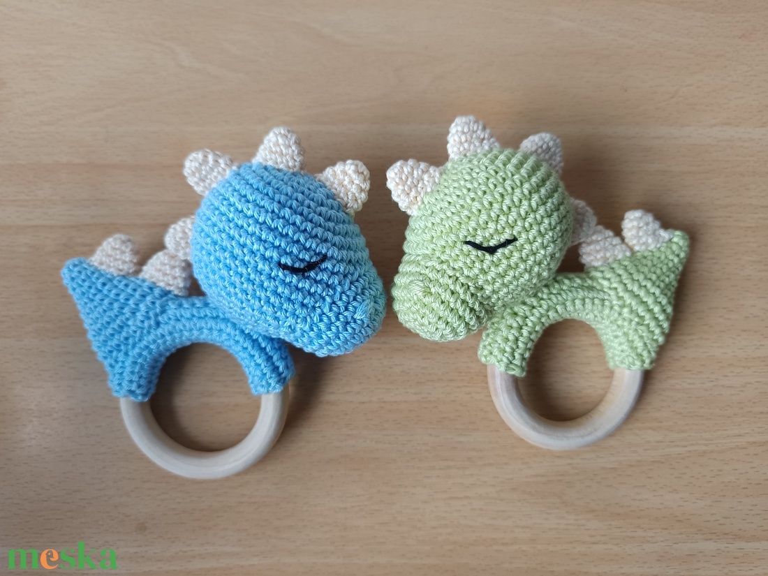 Horgolt dínó csörgő szett - baba - mama - baba játékok - csörgő - Meska.hu