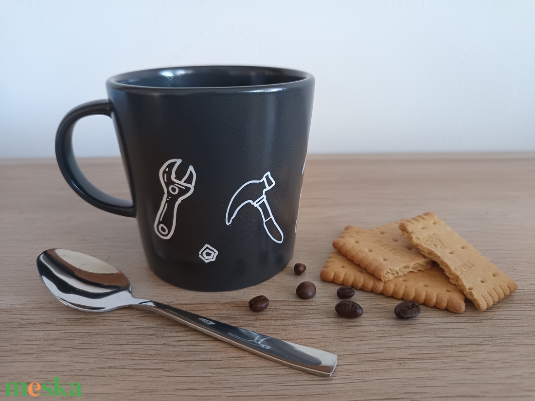 Kézzel festett szerszámos bögre (Sötétszürke) - otthon & életmód - konyhafelszerelés, tálalás - tálalás - bögre & csésze - Meska.hu